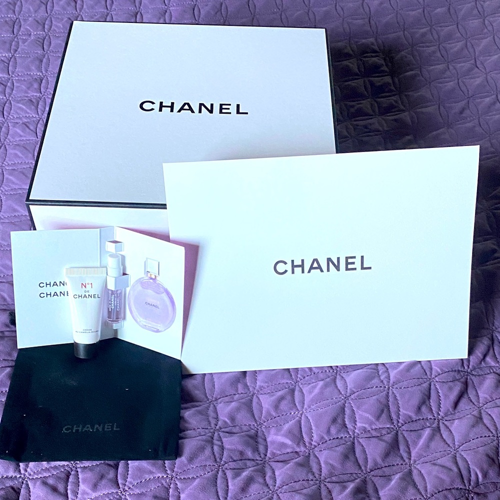 🌺SOLD🌺 Gift Box Set with Purple and White Accents